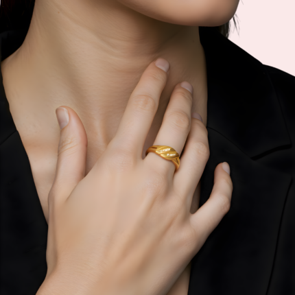 Classic Leaf Design Gold Polish Everyday Ring